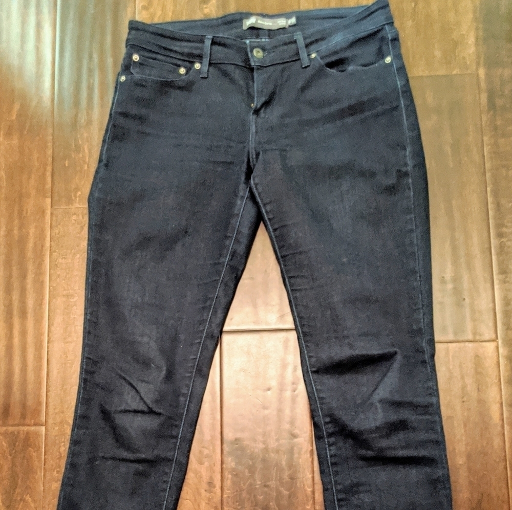 Dark Wash Levi Skinny Jeans 👖👖